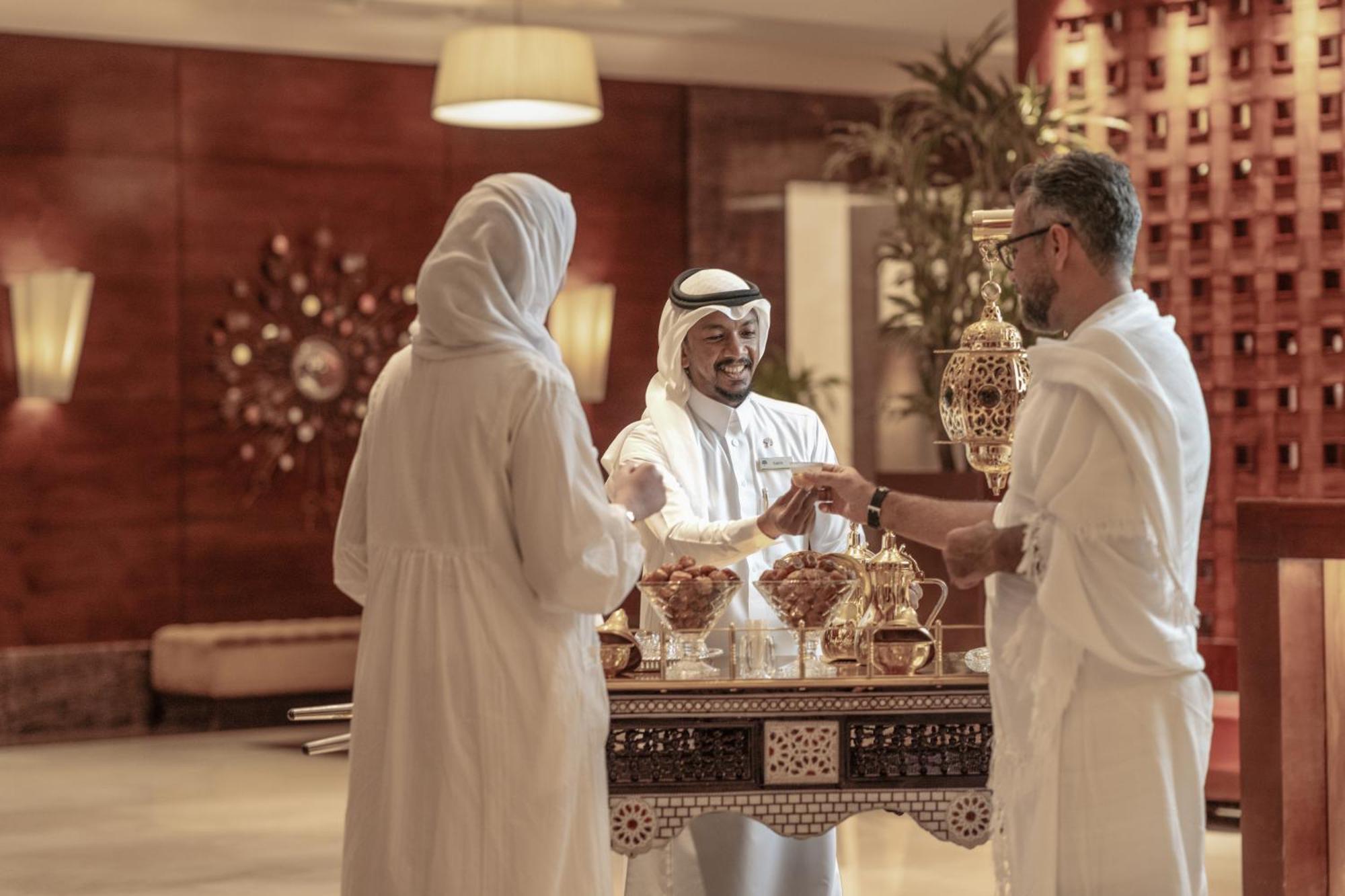 Raffles Makkah Palace Hotel Mecca Exterior photo Arab men in traditional dress