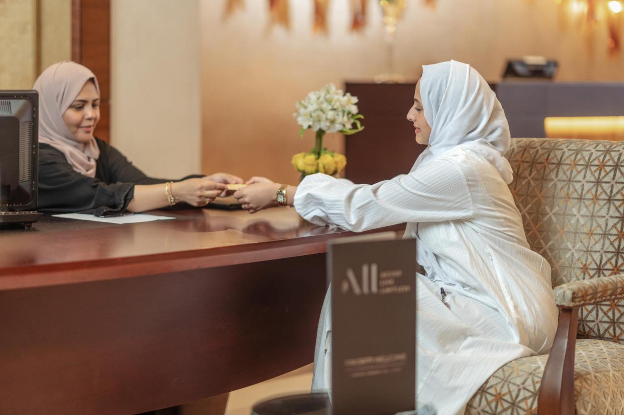 Raffles Makkah Palace Hotel Mecca Exterior photo A customer service representative at the Al-Hilal Bank