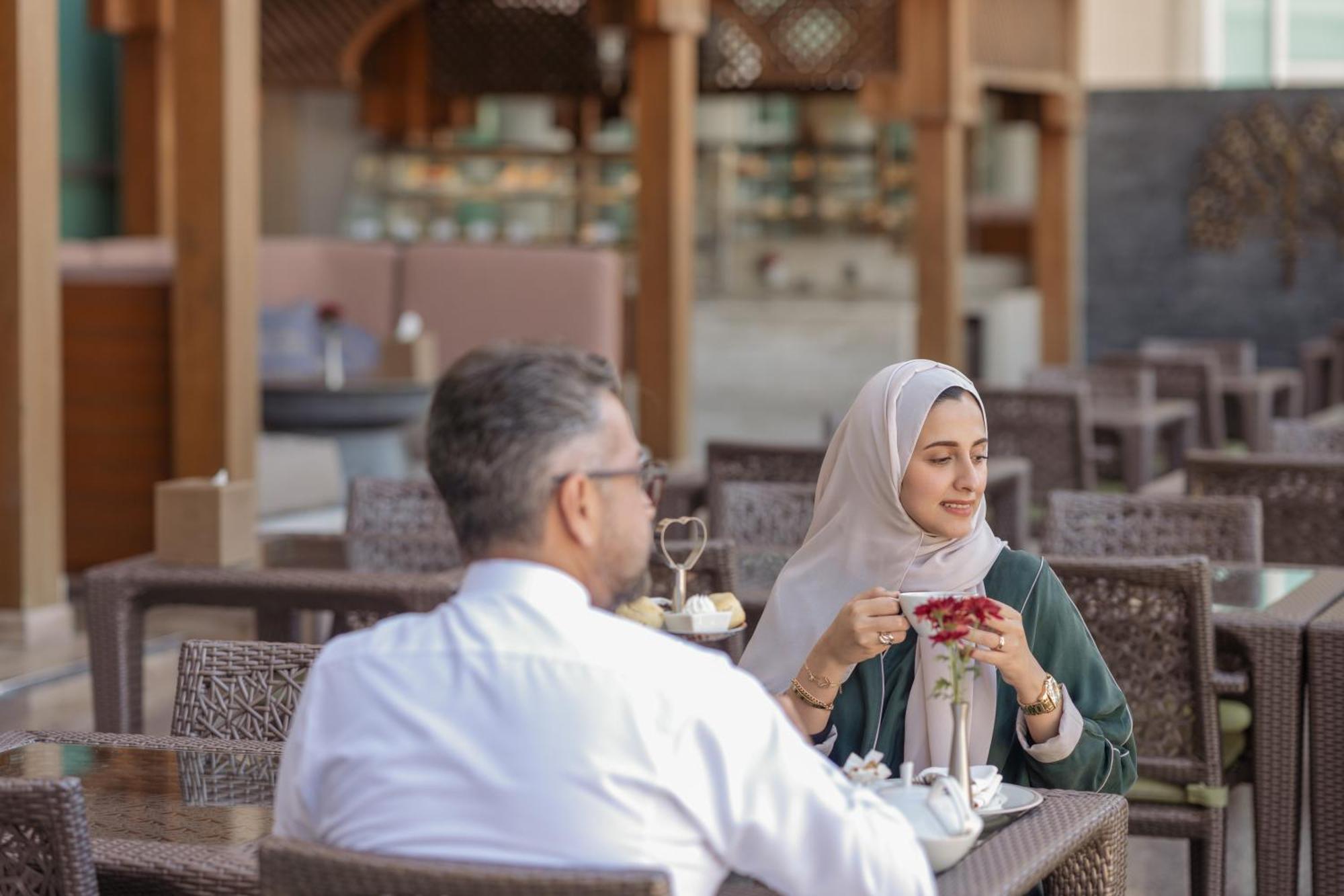 Raffles Makkah Palace Hotel Mecca Exterior photo A couple in Dubai