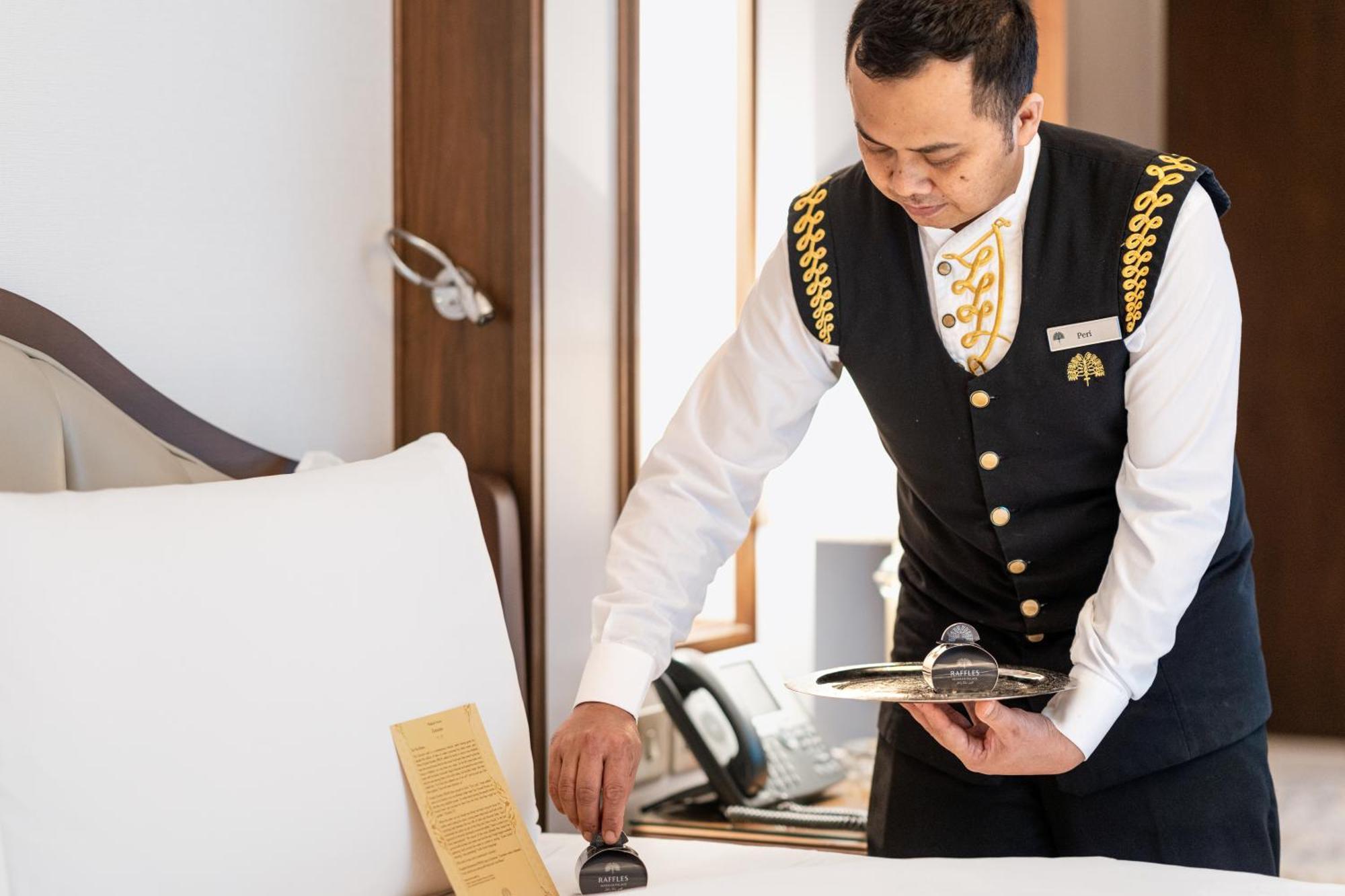 Raffles Makkah Palace Hotel Mecca Exterior photo A bellboy at the Mandarin Oriental, Bangkok